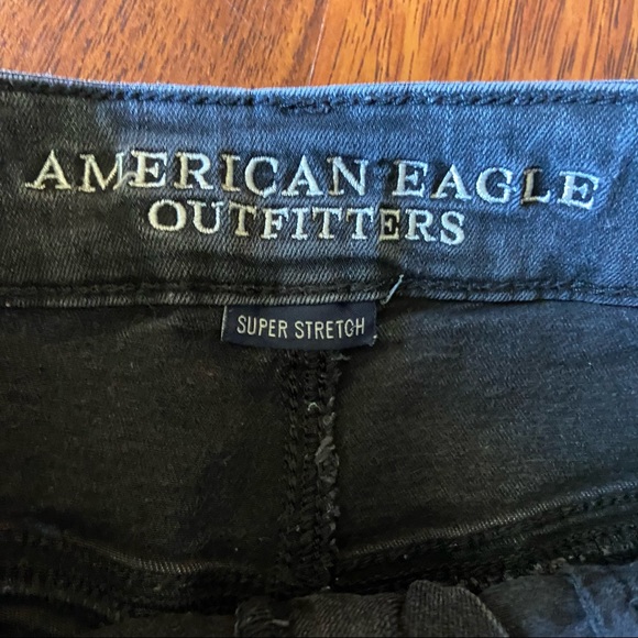 Women’s American Eagle Hi-Rise Shortie Super Stretch Jean Shorts - Picture 3 of 5